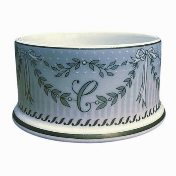 William & Catherine 2011 Marriage Round Trinket Box Royal Collection Bone China - Picture 7 of 7
